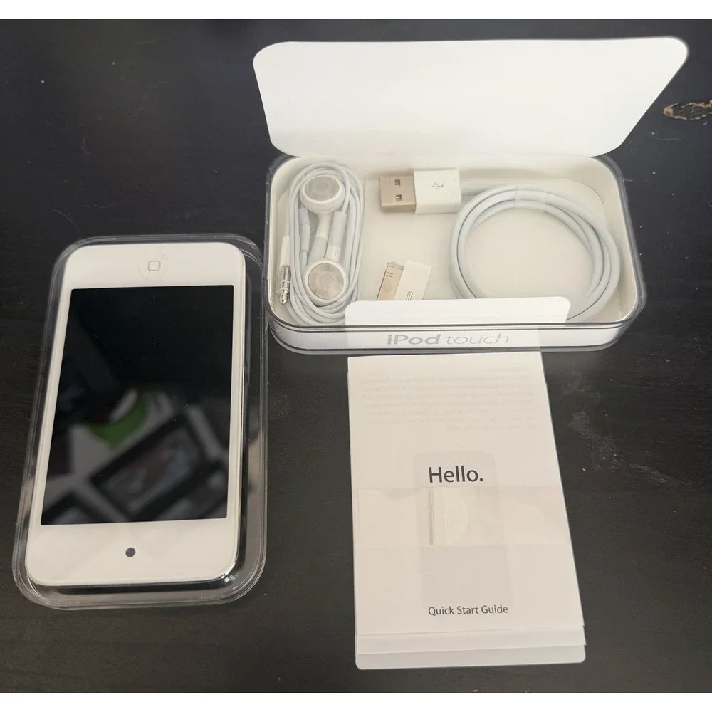 Apple iPod Touch 4th Gen 16GB White ME179LL/A - BUNDLED